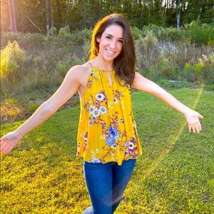 Sleeveless women’s floral top